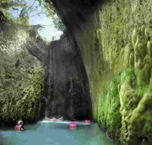 XCARET barlangszerű vízfolyás vízesései